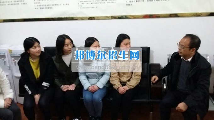 南充師范學(xué)校蔡禮儒校長赴高坪、嘉陵參加實(shí)習(xí)就業(yè)基地掛牌并看望實(shí)習(xí)生