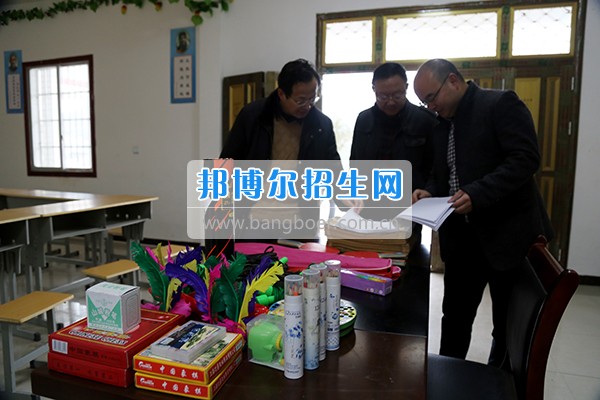 內(nèi)江師范學(xué)院督導(dǎo)組赴資中縣銀山鎮(zhèn)金紫鋪村開展脫貧攻堅專項(xiàng)督導(dǎo)