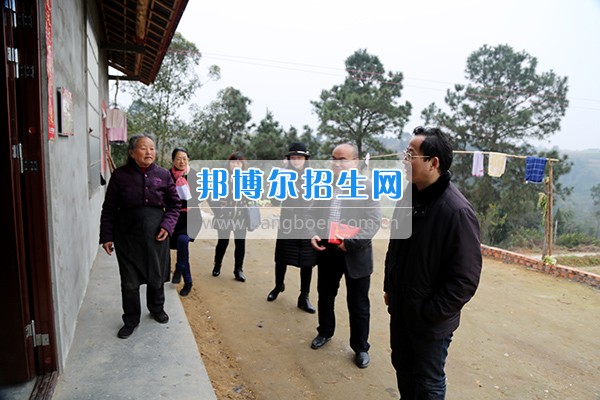 內(nèi)江師范學(xué)院督導(dǎo)組赴資中縣銀山鎮(zhèn)金紫鋪村開展脫貧攻堅專項(xiàng)督導(dǎo)
