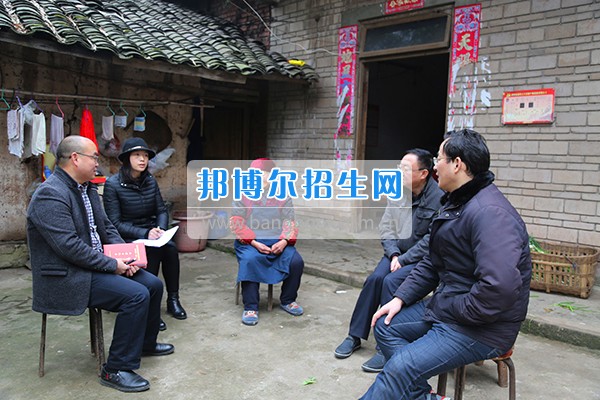 內(nèi)江師范學(xué)院督導(dǎo)組赴資中縣銀山鎮(zhèn)金紫鋪村開展脫貧攻堅專項(xiàng)督導(dǎo)