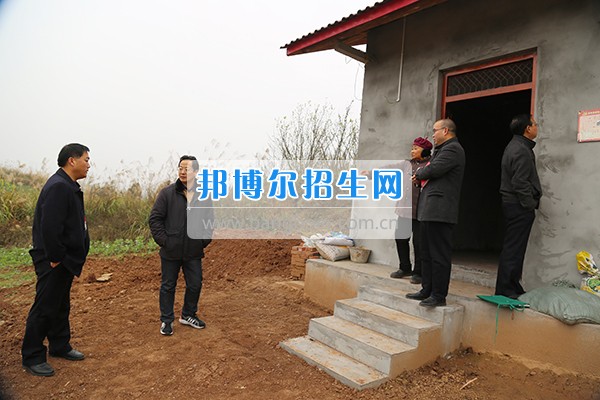 內(nèi)江師范學(xué)院督導(dǎo)組赴資中縣銀山鎮(zhèn)金紫鋪村開展脫貧攻堅專項(xiàng)督導(dǎo)
