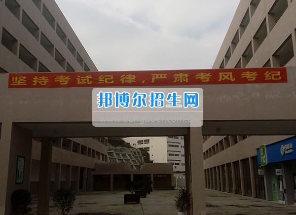 成都指南針“黨團(tuán)義工”幫廚包了400個包子