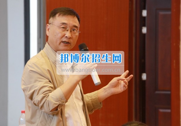 貴州商業(yè)高等?？茖W(xué)校舉行“協(xié)同創(chuàng)新 共謀發(fā)展——高校服務(wù)區(qū)域經(jīng)濟發(fā)展論壇”