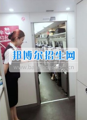 熱烈祝賀南充旅游職業(yè)中專學(xué)校畢業(yè)生趙穎升為動(dòng)車組列車長(zhǎng)