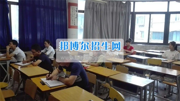 貴州航天職業(yè)技術(shù)學(xué)院全體黨員同志觀(guān)看《央企領(lǐng)導(dǎo)人員違紀(jì)違法警示錄（一）》專(zhuān)題警示教育片
