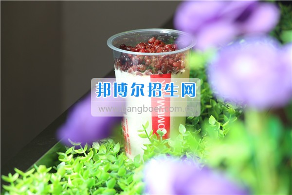 成都希望航空職業(yè)學(xué)校美味冷飲大曝光！據(jù)說，正數(shù)第三的是同學(xué)們最喜愛的冷飲！