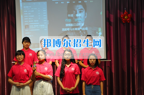 重慶工商大學(xué)派斯學(xué)院舉行青春“三下鄉(xiāng)”，我們在路上活動
