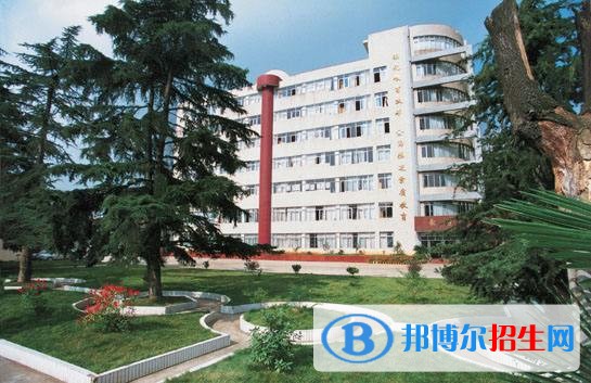 云南省國(guó)防工業(yè)學(xué)校2018年報(bào)名條件、招生對(duì)象
