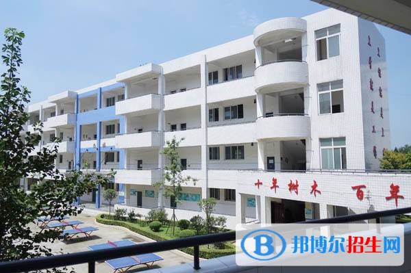 成都機械職業(yè)技術(shù)學(xué)校2018年報名條件、招生對象