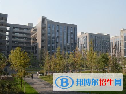 成都武侯高新職業(yè)技術(shù)學(xué)校2018年報(bào)名條件、招生對(duì)象