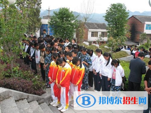馬關(guān)縣民族職業(yè)高級(jí)中學(xué)2018年報(bào)名條件、招生對(duì)象