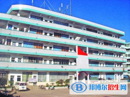 昆明醫(yī)藥職業(yè)技術(shù)學(xué)校2018年報(bào)名條件、招生對(duì)象