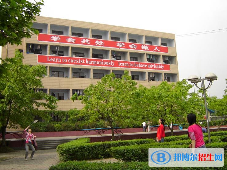 四川廣播電視中等專業(yè)學(xué)校2018年報(bào)名條件、招生對(duì)象