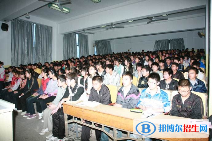 石家莊華強(qiáng)鐵路工程中等專業(yè)學(xué)校2018年報(bào)名條件、招生對(duì)象