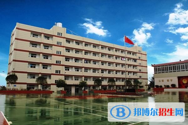 邯鄲工程高級(jí)技工學(xué)校2018年報(bào)名條件、招生對(duì)象