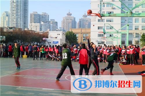 去讀中專學校學什么對以后好一點