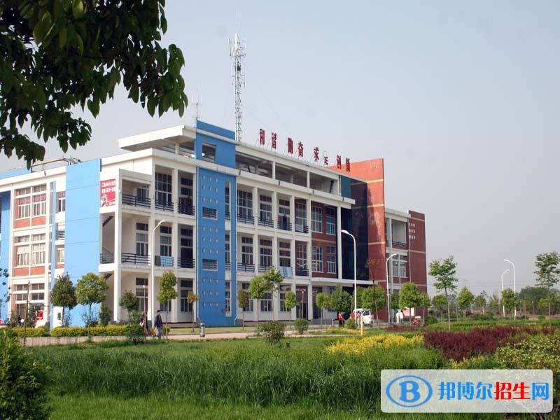 河南工業(yè)職業(yè)技術(shù)學(xué)院?jiǎn)握袌?bào)名條件
