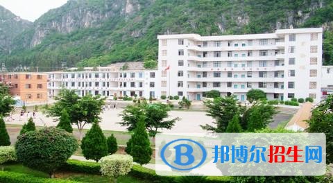 文山中專學(xué)校和職高哪個好