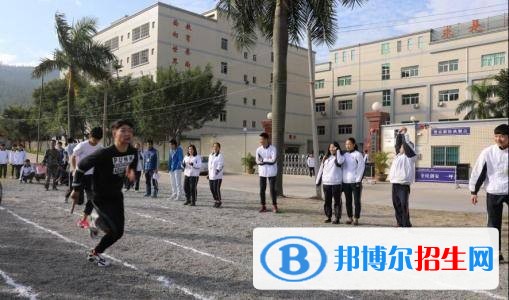 昭通讀中專(zhuān)學(xué)校好還是讀高中好