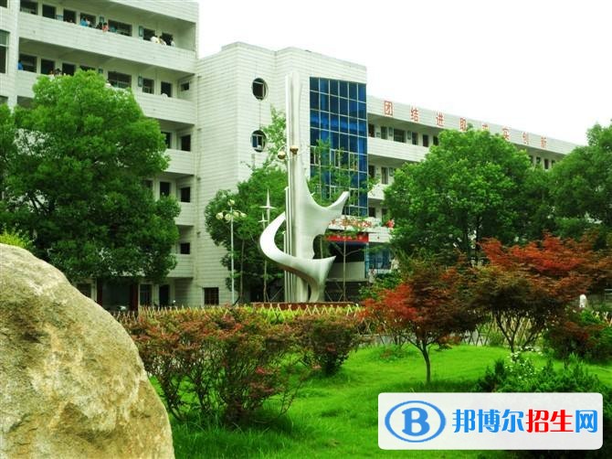 河北讀中專學(xué)校需要什么證件