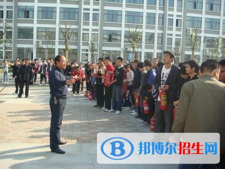 石家莊中美經(jīng)貿(mào)中等專業(yè)學校招生辦聯(lián)系電話