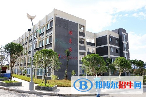 貴州納雍第一中學(xué)2019年報名條件、招生要求、招生對象