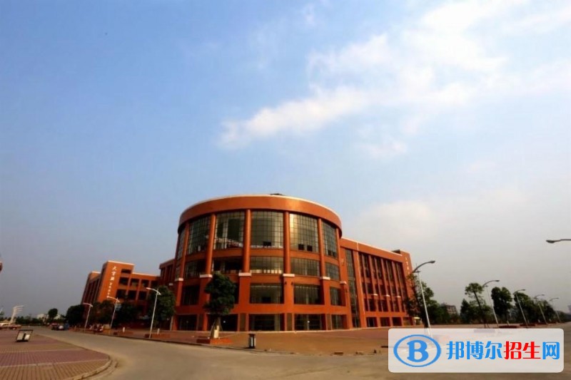 廣西中專鐵路學(xué)?？梢钥即髮? width=