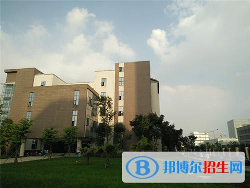 東興區(qū)東方科技職業(yè)技術(shù)學(xué)校2020年報(bào)名條件、招生要求、招生對(duì)象