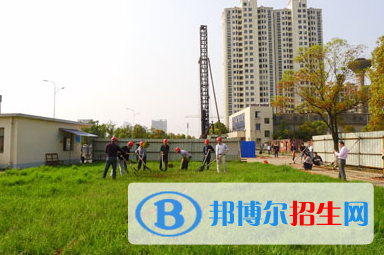 江西化學工業(yè)技工學校2020年招生辦聯(lián)系電話