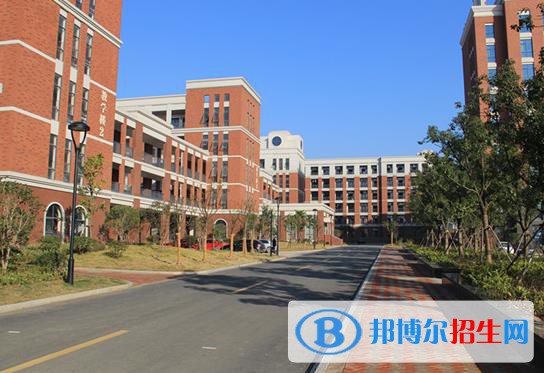 富陽(yáng)職業(yè)教育中心2020年招生辦聯(lián)系電話