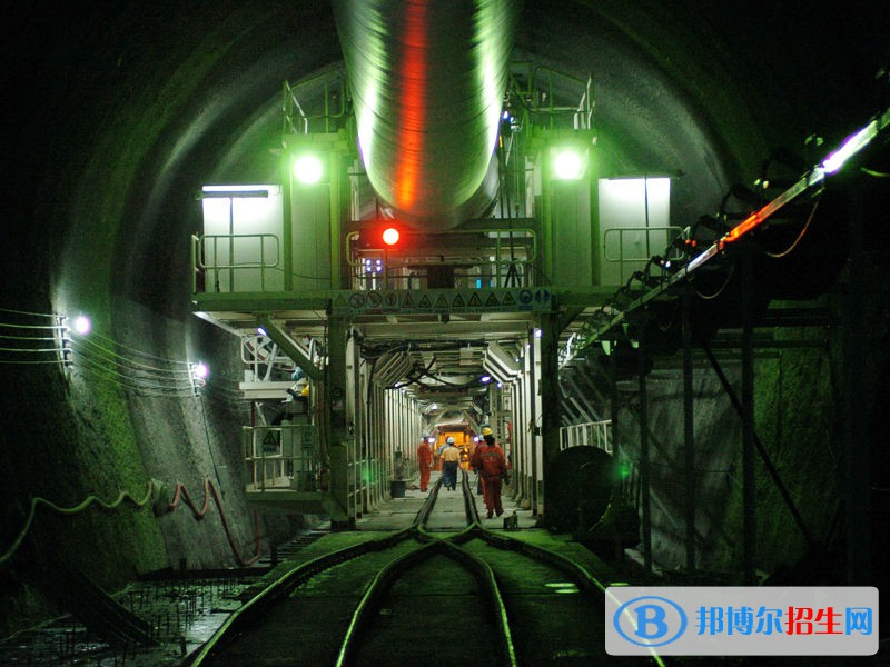 成都2020年中專鐵路學?？梢钥即髮? width=