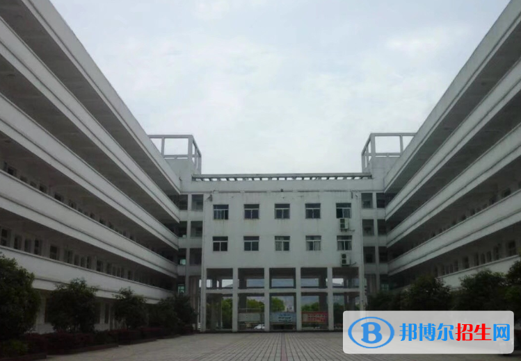 赤壁機電信息技術(shù)學(xué)校1