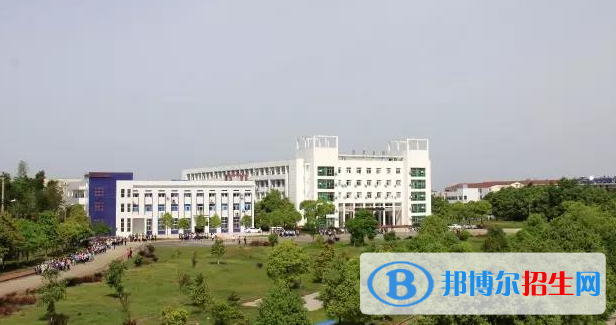 赤壁機電信息技術(shù)學校2