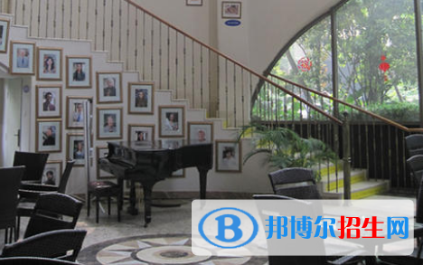 成都麓山國際光亞學校高中部
