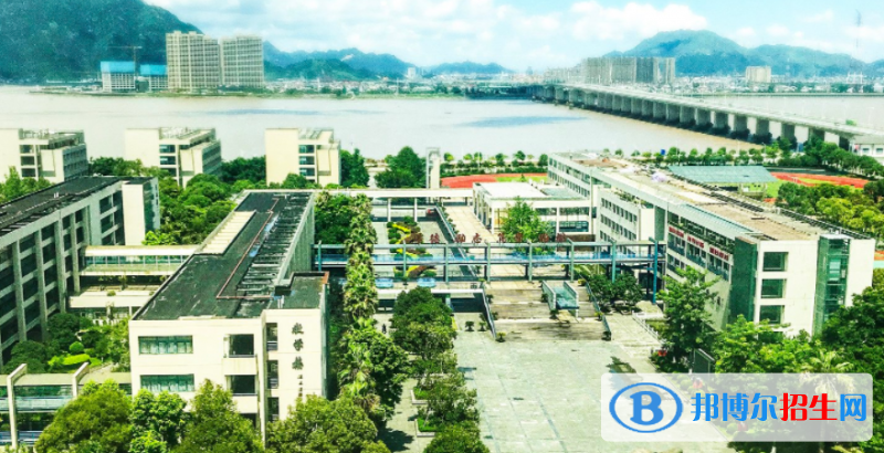 溫州二十二中加拿大高中2020年招生簡(jiǎn)章