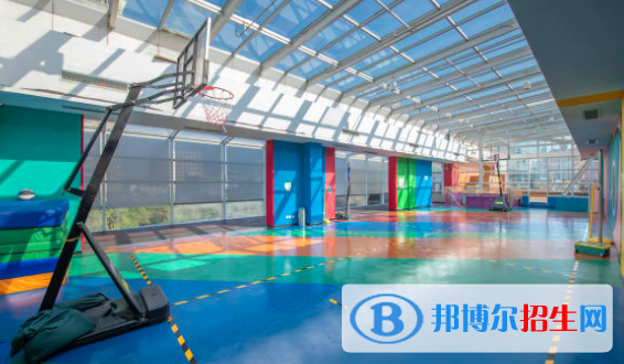 長春美國國際學校初中部網站網址