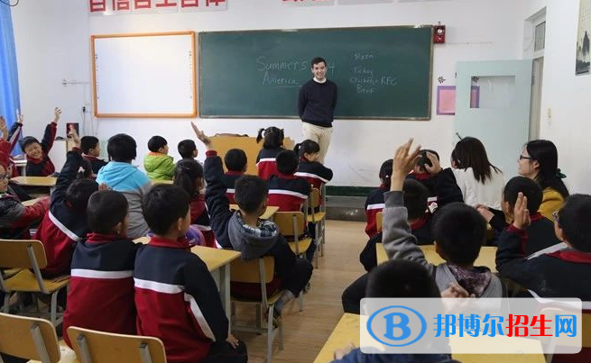 西安臨潼華樂學校初中部怎么樣、好不好