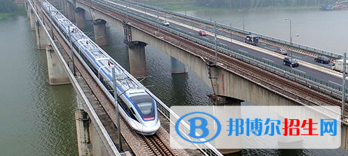 六盤(pán)水2020年讀鐵路學(xué)校一年要多少錢(qián)