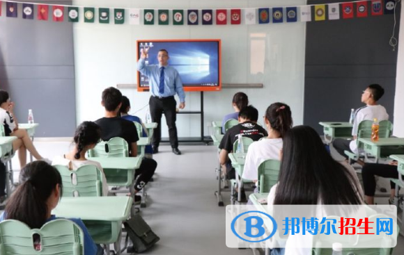 愛(ài)博倫國(guó)際公學(xué)初中部2020年招生計(jì)劃