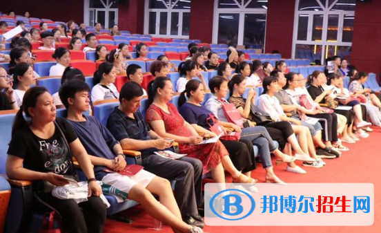 愛博倫國際公學(xué)初中部2020年學(xué)費(fèi)、收費(fèi)多少
