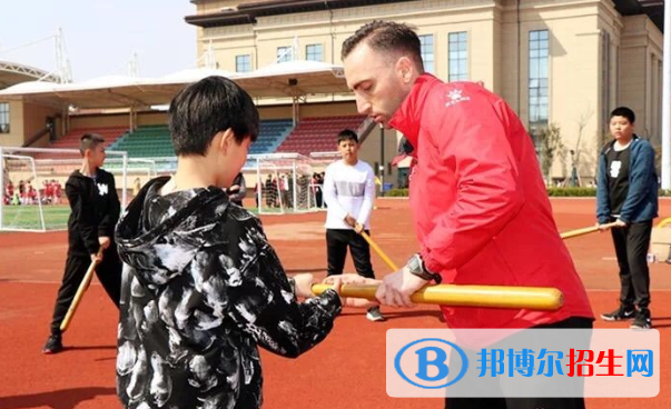 愛博倫國際公學(xué)初中部2020年報(bào)名條件、招生要求、招生對象