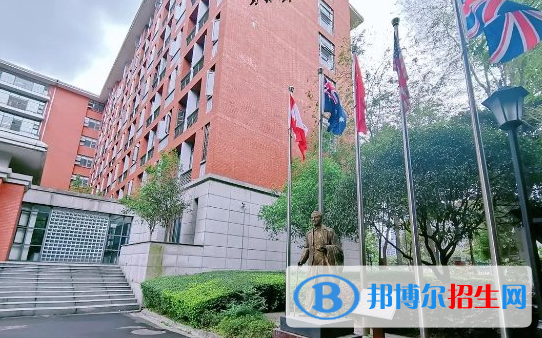 西部地區(qū)最強(qiáng)國際高中第一校、中國國際學(xué)校TOP35、成都七中國際部連續(xù)上榜!