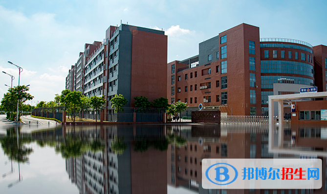 南海外國語學(xué)校初中部2020年學(xué)費、收費多少