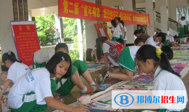 ?？诰吧綄W(xué)校2020年學(xué)費(fèi)、收費(fèi)多少