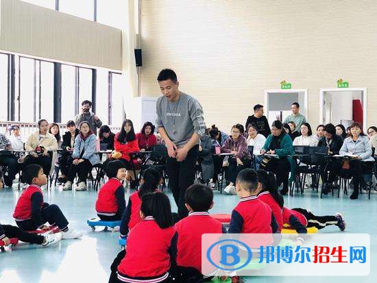 貴陽(yáng)2021年幼師學(xué)校什么專(zhuān)業(yè)適合男生