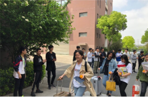 昆山花橋國際商務(wù)城中等專業(yè)學(xué)校2021年報名條件、招生要求、招生對象
