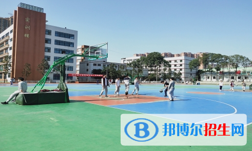 成都2021年適合高中畢業(yè)的中專(zhuān)學(xué)校