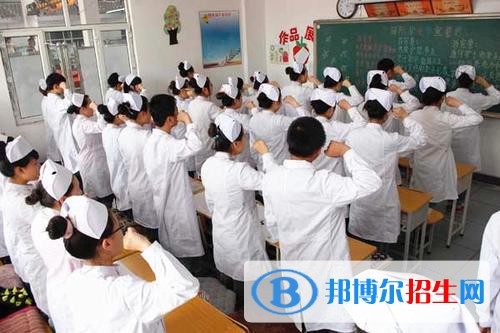 四川省人民醫(yī)院護士學校2021年學費、收費多少