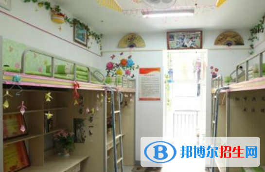 成都市第三十三中學(xué)2021年宿舍條件