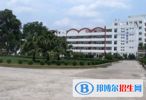 成都2021年男生中專學什么專業(yè)好找工作